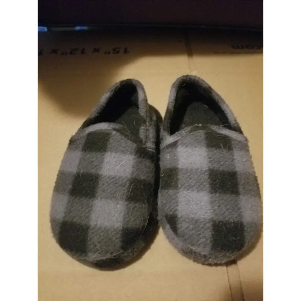 Wonder Nation Black and Grey Plaid Toddler Slippers